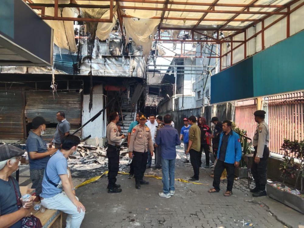 Labfor Polda Jatim Ambil Sample Diduga Penyebab Kebakaran Malang Plaza