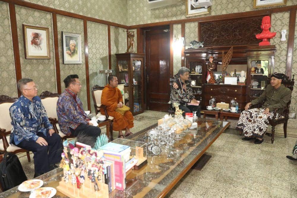 Umat Budha Temui Ganjar, Sebut Akan ada Biksu Jalan Kaki Dari Thailand