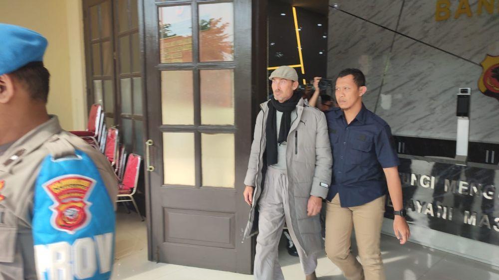 Bule Australia Ludahi Imam Masjid di Bandung Akhirnya Minta Maaf!