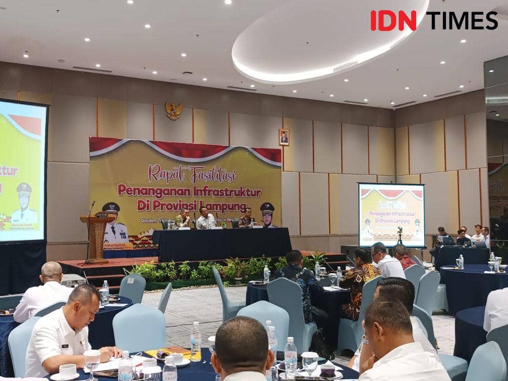 Dirjen Bina Keuangan Daerah Kemendagri Agus Fatoni usai hadiri Rapat Fasilitasi Penanganan Infrastruktur di Pemprov Lampung. (IDN Times/Tama Yudha Wiguna).