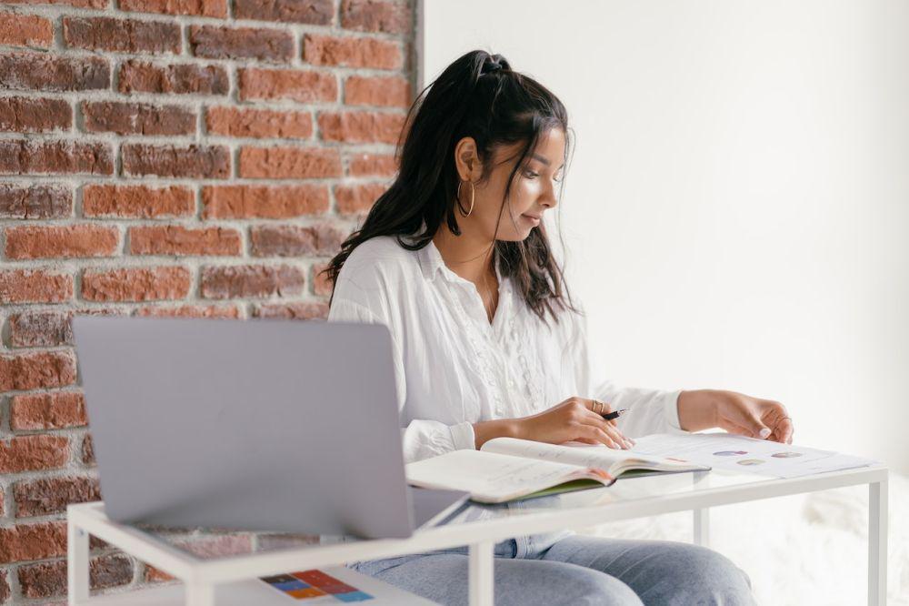 5 Kosakata Bahasa Inggris untuk Skor Tinggi di IELTS Writing!