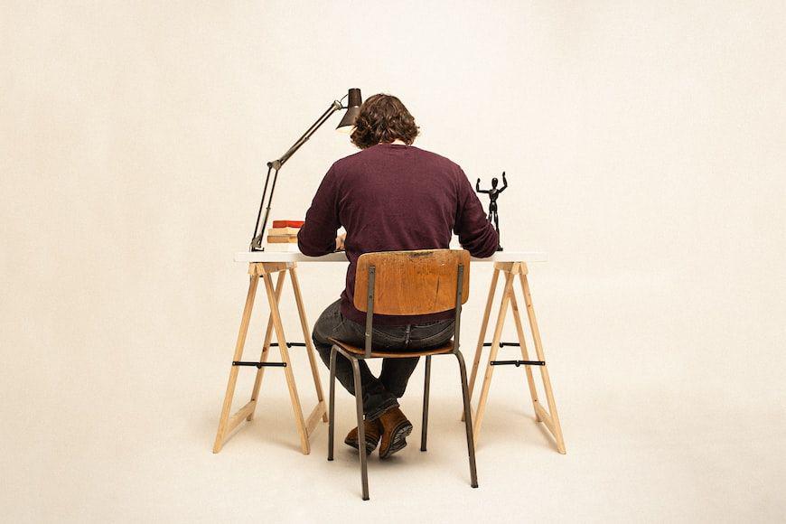 ilustrasi orang bekerja (unsplash.com/Thomas Franke)