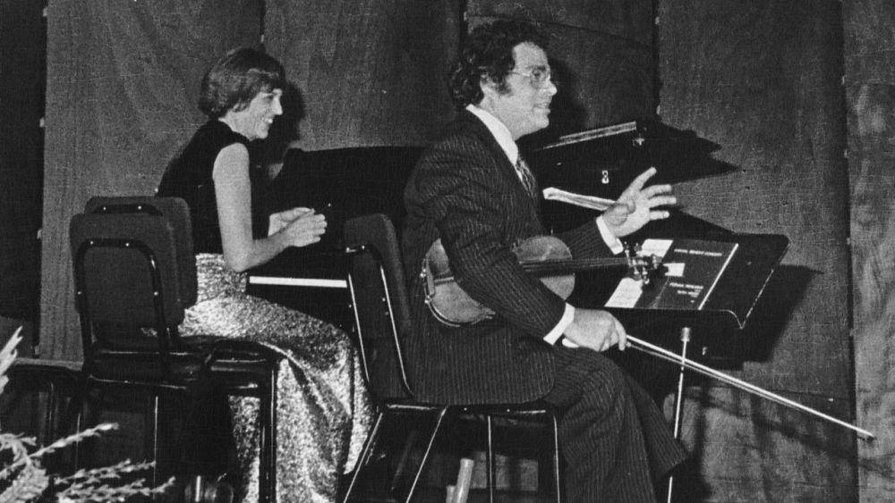 Ruth Mense dengan pemain biola Itzhak Perlman (commons.wikimedia.org/Sharomix)