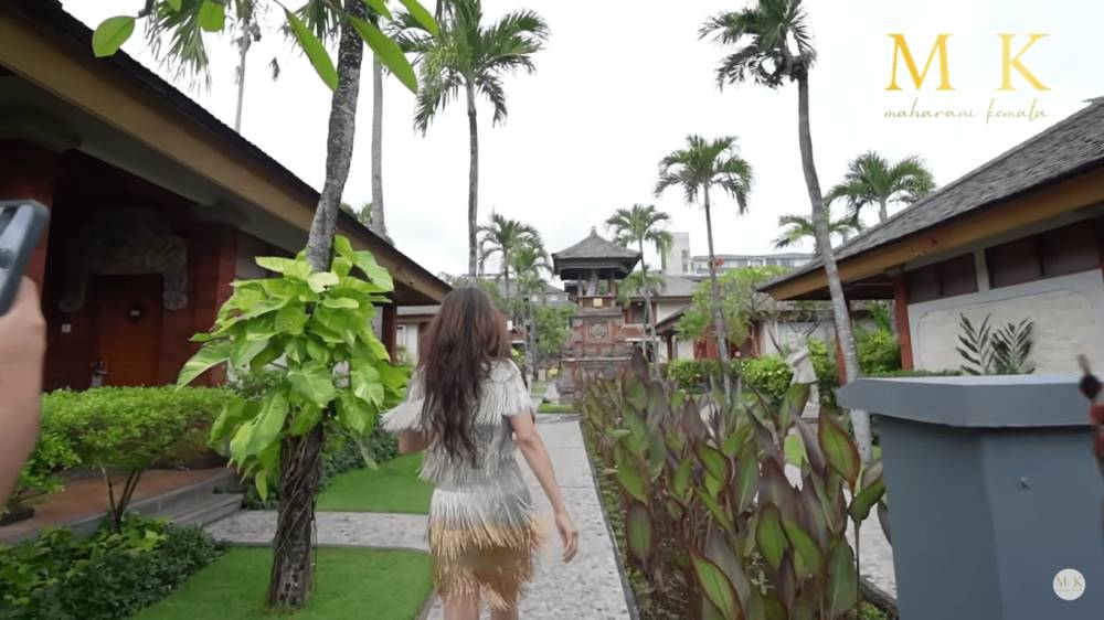 potret liburan Bunda Corla di Bali (YouTube.com/Maharani Kemala)