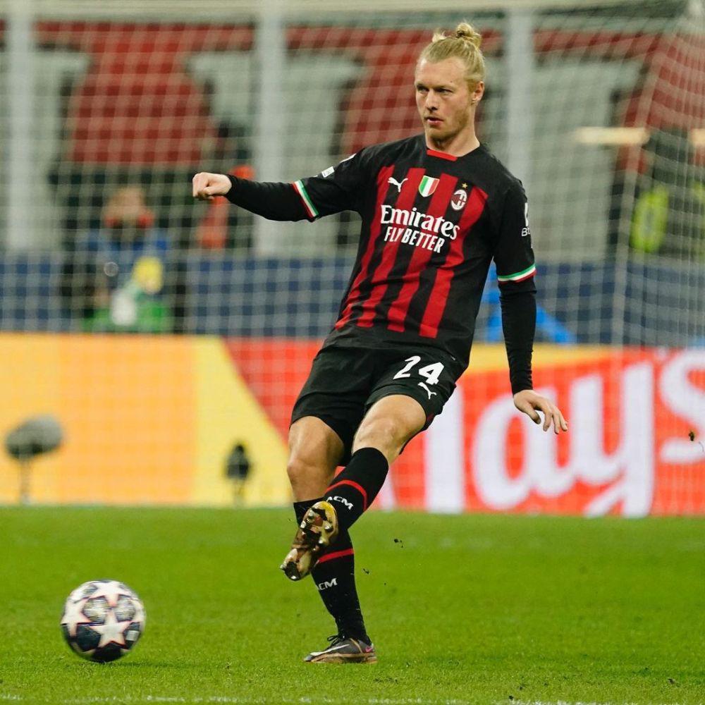 Simon Kjaer (instagram.com/simonkjaer.official)