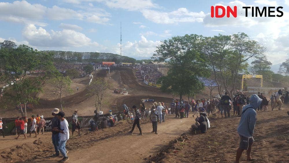 Penonton MXGP Samota Sumbawa 2022. (IDN Times/Muhammad Nasir)