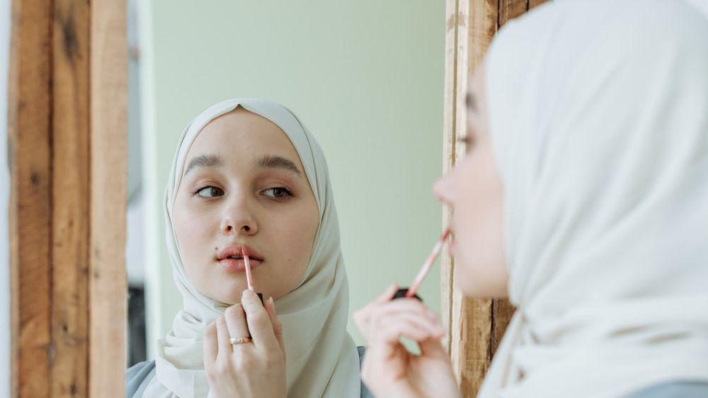 5 Tips Menggunakan Lipcream Matte, Bikin Plump Tanpa Rasa Kering