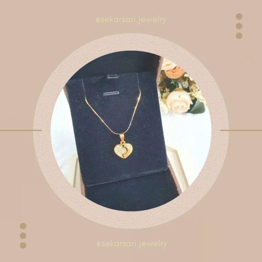 Emas. (Instagram.com/sekarsari.jewelry)