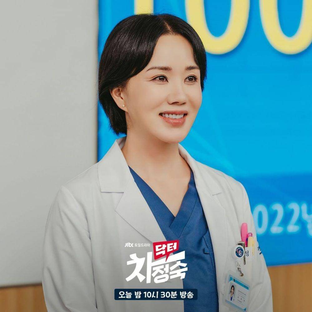 Uhm Jung Hwa di drama Doctor Cha (instagram.com/jtbcdrama)