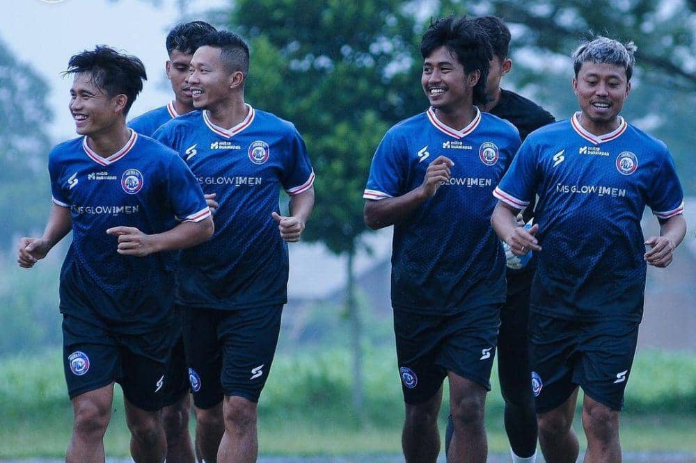 Arema FC menjalani latihan perdana setelah kompetisi berakhir pada 2023. (instagram.com/aremafcofficial)