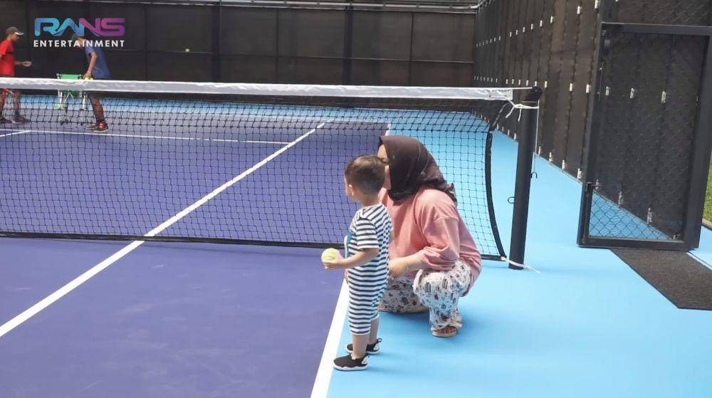 Nagita latihan tenis (YouTube.com/Rans Entertainment)