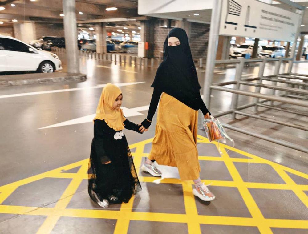 OOTD hijab syar'i ala Starla dan Inara (instagram.com/mommy_starla)