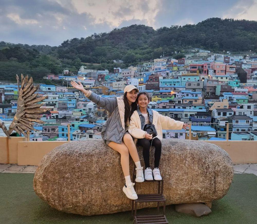 potret artis liburan keluarga usai lebaran (instagram.com/ayutingting92)