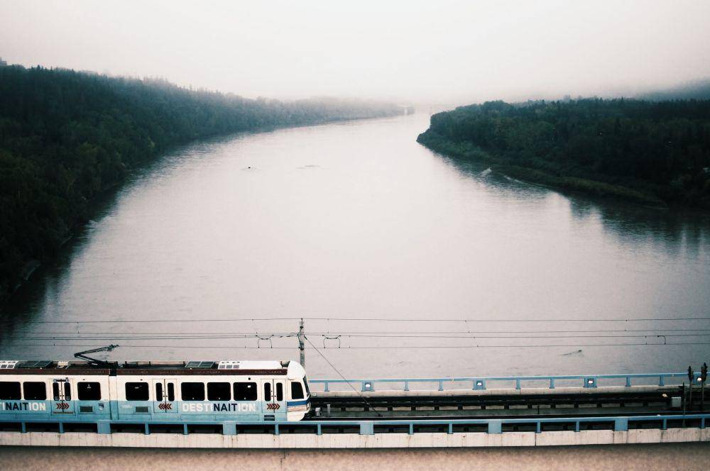 ilustrasi kereta api (unsplash.com/emcomeau)