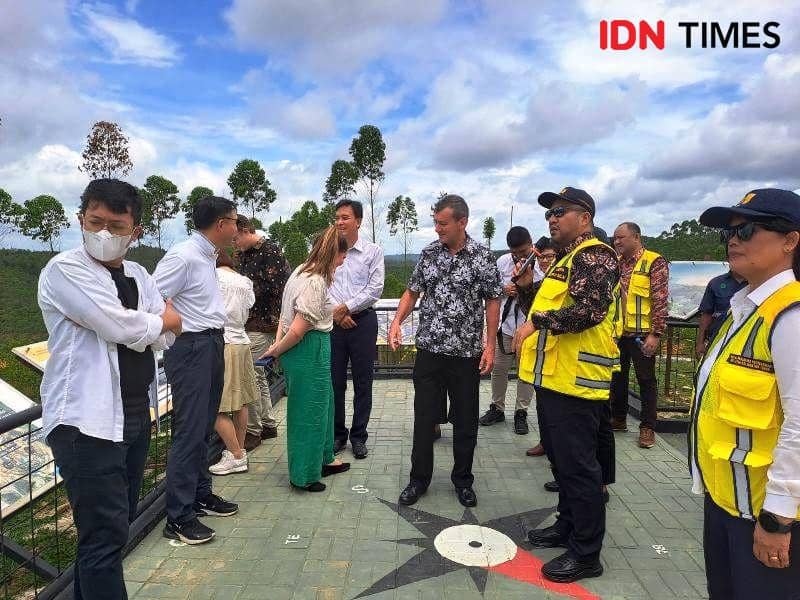 Para duta besar dan rombongan saat berada di salah satu proyek pembangunan IKN . Foto Humas Polres PPU (IDN Times/Ervan)
