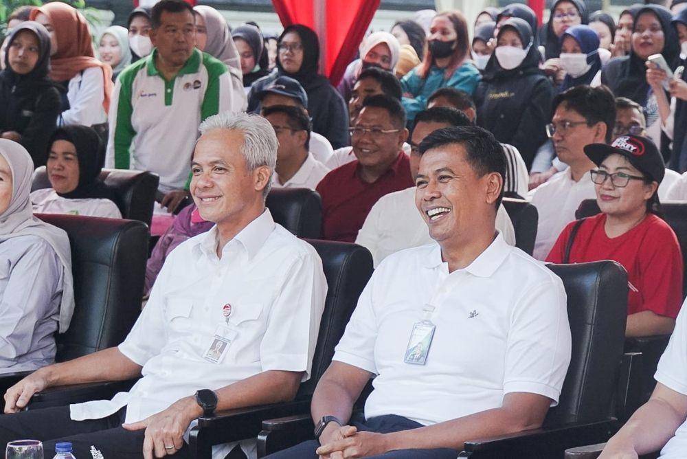 Direktur Utama BPJS Ketenagakerjaan Anggoro Eko Cahyo bersama Gubernur Jawa Tengah Ganjar Pranowo dalam peringatan Hari Buruh Internasional (May Day) di Kota Salatiga. (Dok. BPJAMSOSTEK)