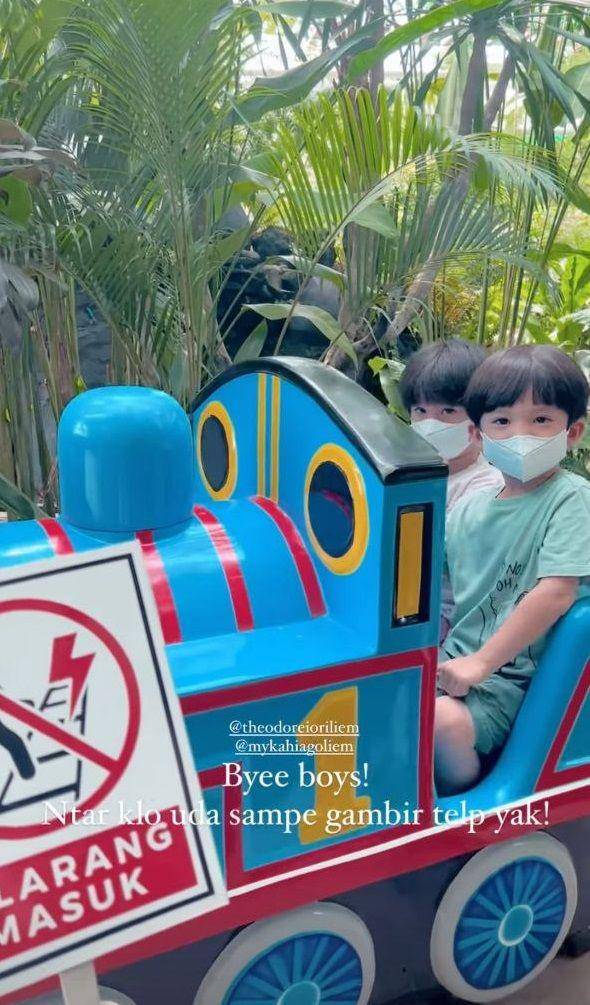 potret dua putra Junior Liem dan Putri Titian (instagram.com/putrititian)