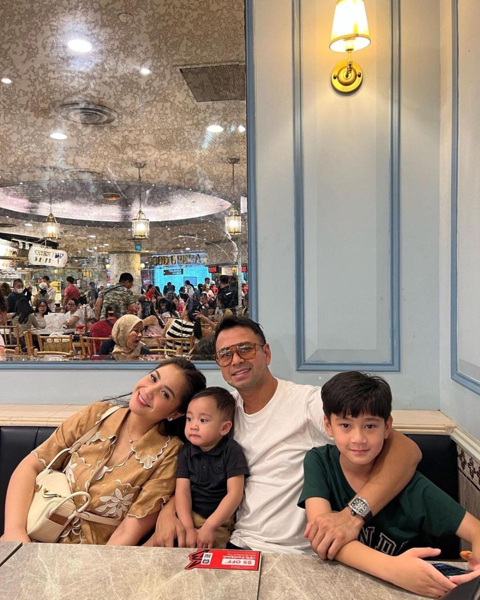 potret artis liburan keluarga usai lebaran (instagram.com/raffinagita1717)