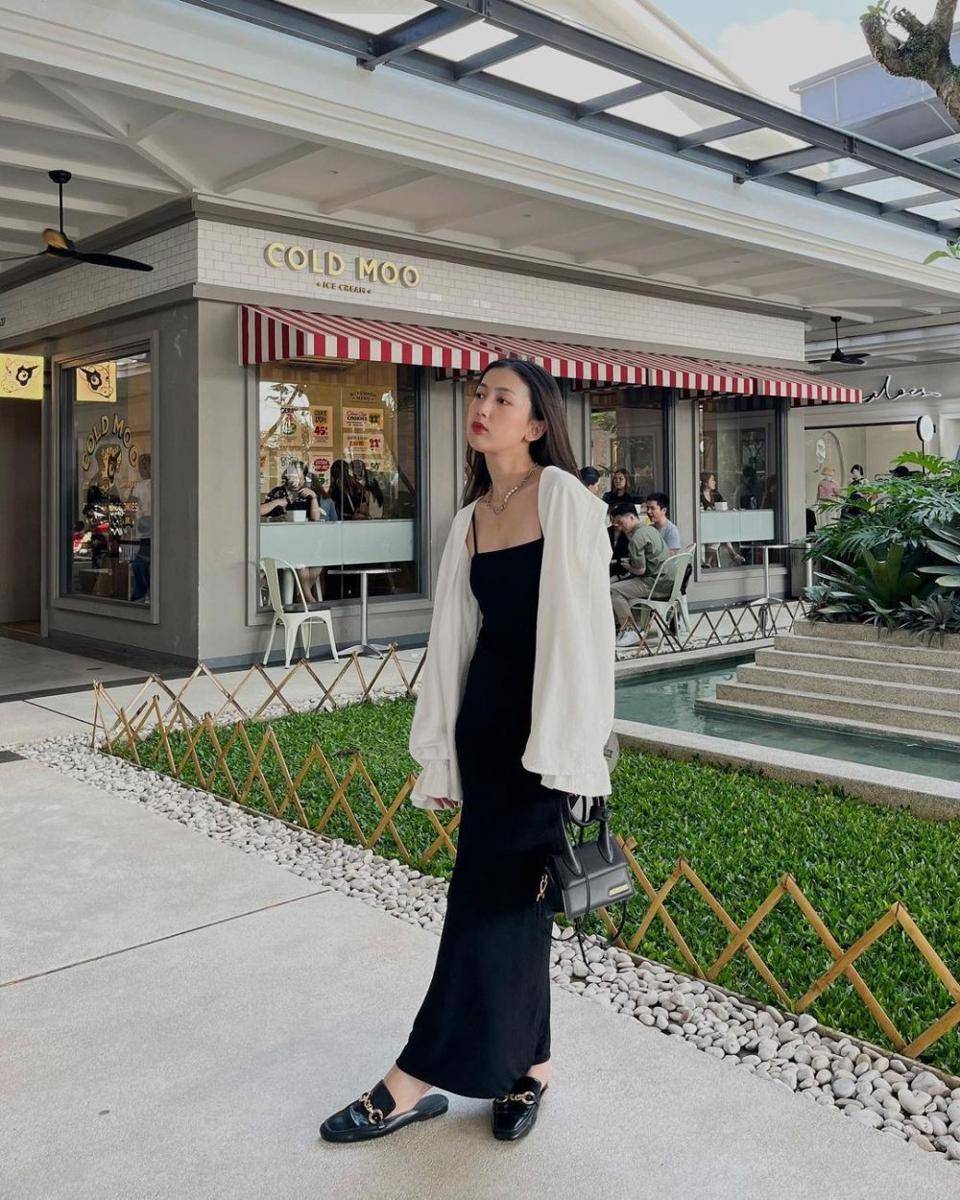 Outfit nuansa hitam ala Azahra Nabila (instagram.com/azahhra)