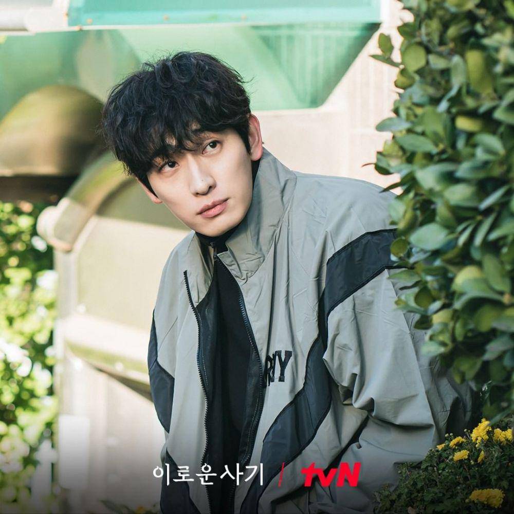 Yoon Park di drama Delightfully Deceitful (instagram.com/tvn_drama)