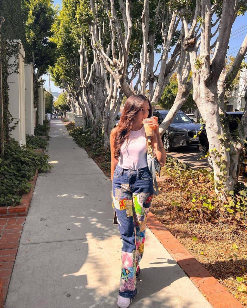 Potret OOTD Beby Tsabina dengan atasan tanpa lengan (instagram.com/bebytsabina)