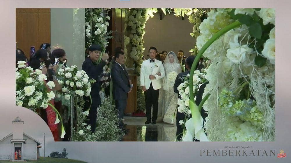 Gaya makeup dan busana Jessica Mila di acara pemberkatan (Youtube.com/@jessicamila8534)