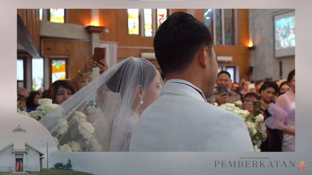 Gaya makeup dan busana Jessica Mila di acara pemberkatan (Youtube.com/@jessicamila8534)