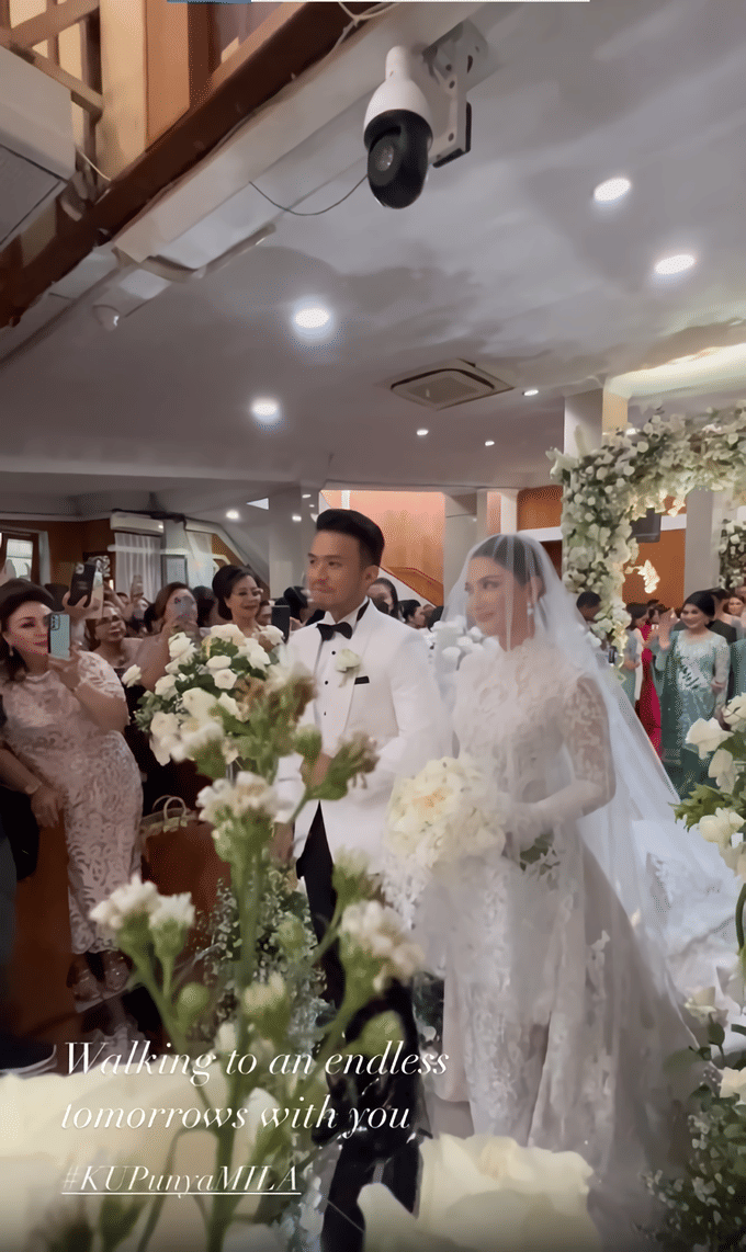 Gaya makeup dan busana Jessica Mila di acara pemberkatan (instagram.com/jscmila)