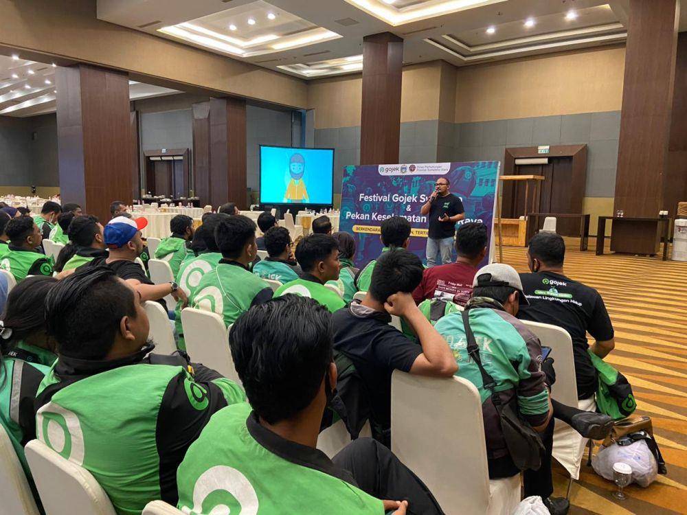 Gojek bersama Dishub Sumut memberikan pelatihan dan training singkat terkait keselamatan dan ketertiban berkendara. (Dok. IDN Times)
