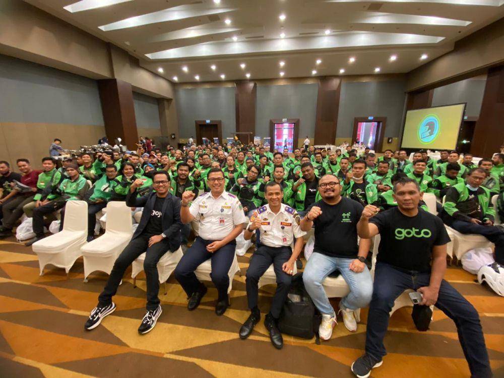 Gojek bersama Dishub Sumut memberikan pelatihan dan training singkat terkait keselamatan dan ketertiban berkendara. (Dok. IDN Times)