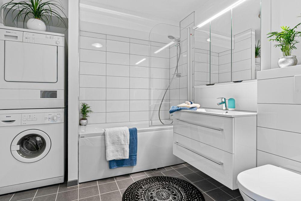 ilustrasi desain kamar mandi minimalis (pixabay.com/Lisaphotos195)