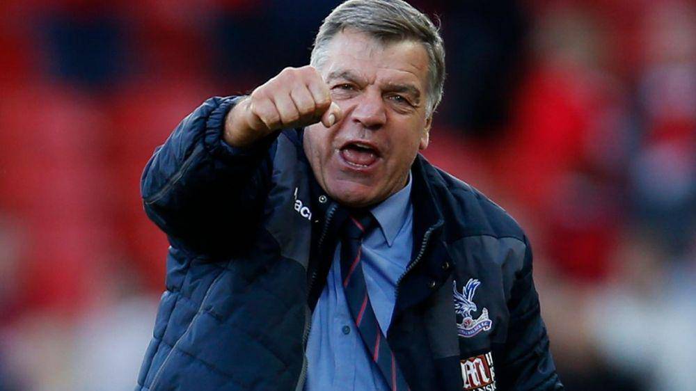 Sam Allardyce merayakan kemenangan Crystal Palace. (premierleague.com)
