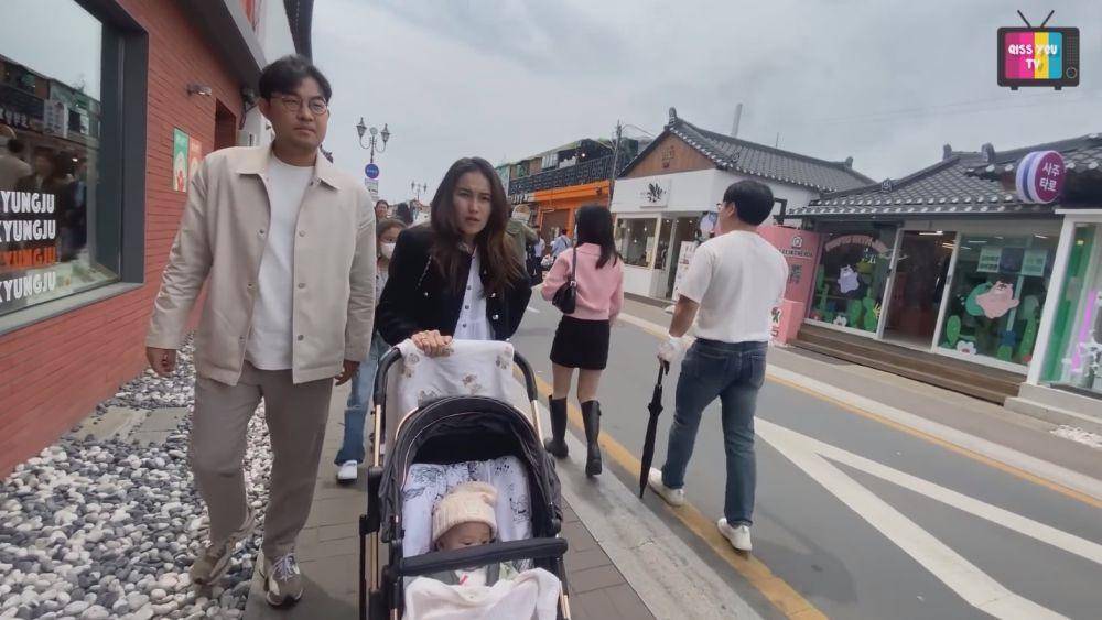 Ayu Ting Ting belanja di Korea (YouTube.com/Qiss You TV)