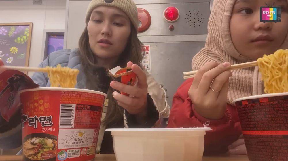 Ayu Ting Ting belanja di Korea (YouTube.com/Qiss You TV)