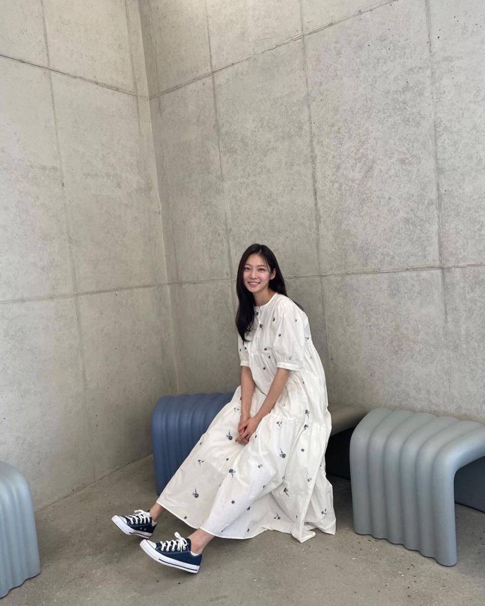 inspirasi outfit buat hangout ala aktris Korea (instagram.com/0seungyeon)