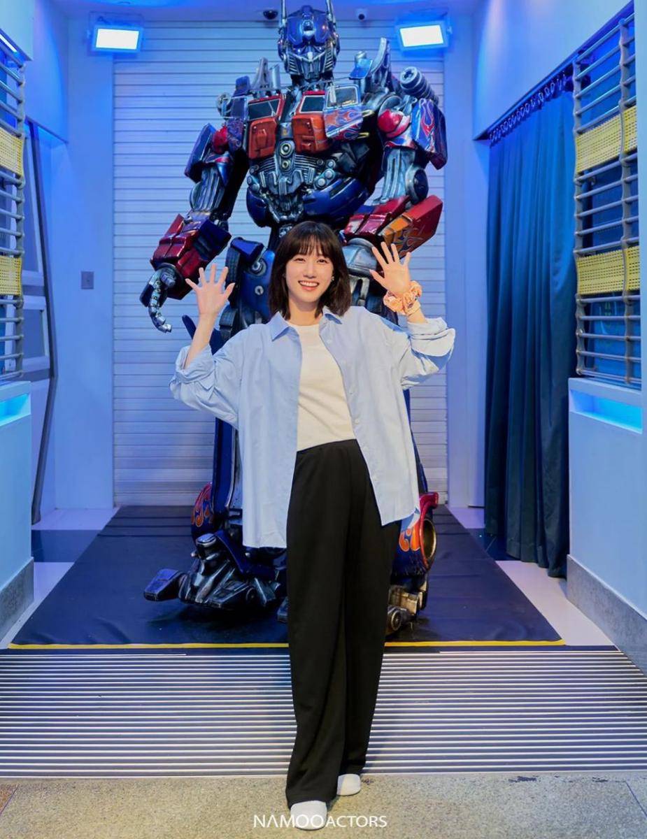 inspirasi outfit buat hangout ala aktris Korea (instagram.com/eunbining0904)