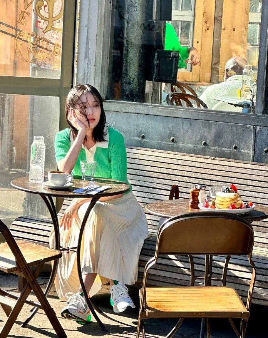 inspirasi outfit buat hangout ala aktris Korea (instagram.com/eunbining0904)