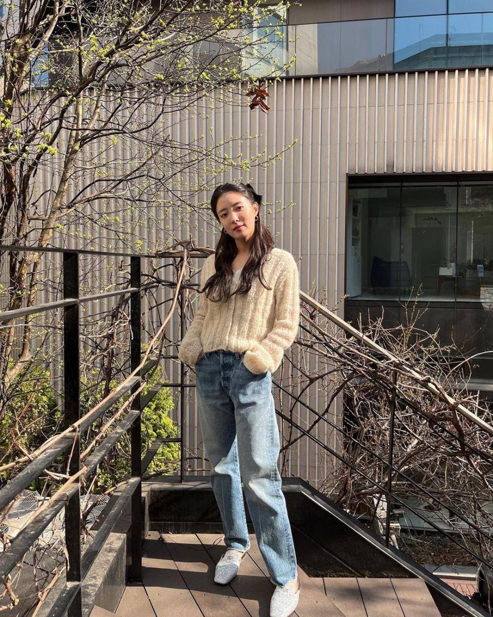inspirasi outfit buat hangout ala aktris Korea (instagram.com/seyoung_10)