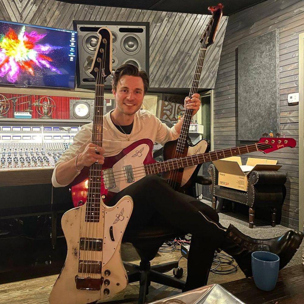 Jed Elliott (instagram.com/jedstruts)