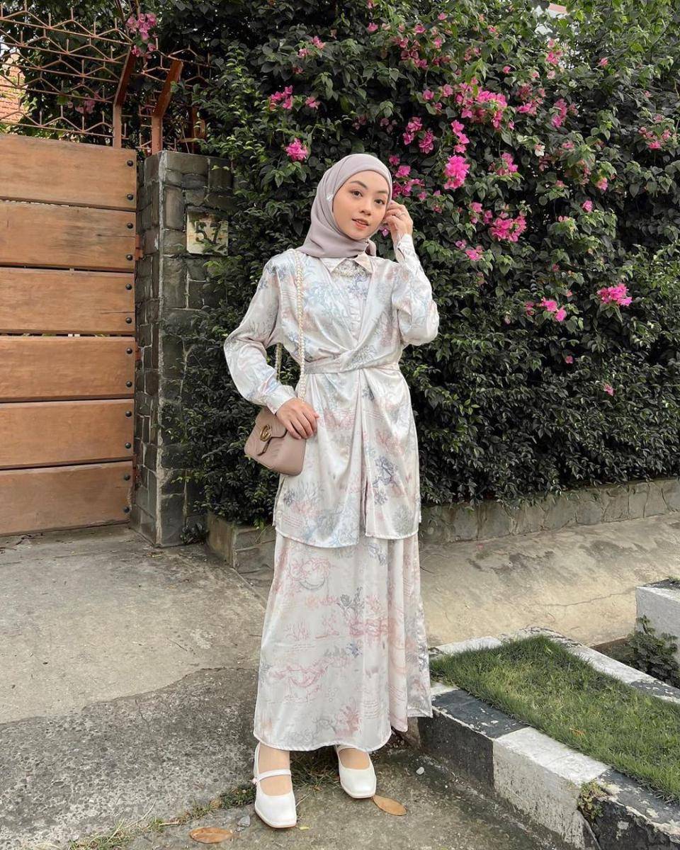 OOTD kondangan pakai rok ala selebgram Meirani Amalia Putri (instagram.com/meiraniap)