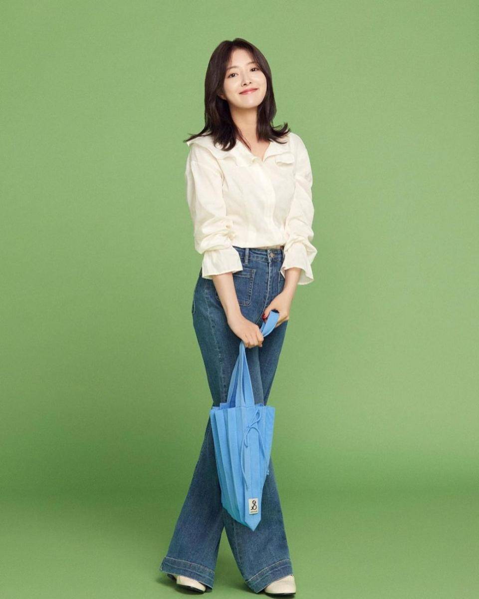 inspirasi outfit buat hangout ala aktris Korea (instagram.com/seyoung_10)
