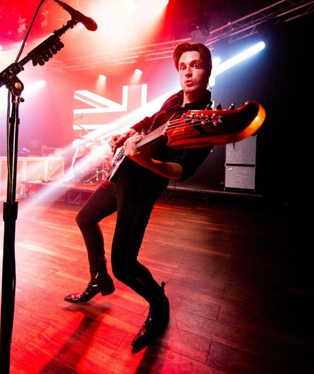 Jed Elliott (instagram.com/jedstruts)