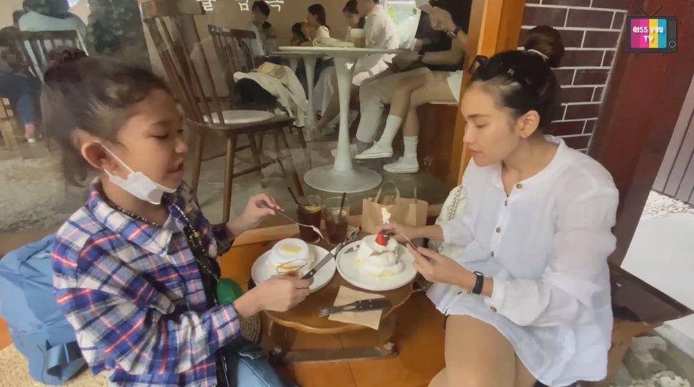 Ayu Ting Ting belanja di Korea (YouTube.com/Qiss You TV)