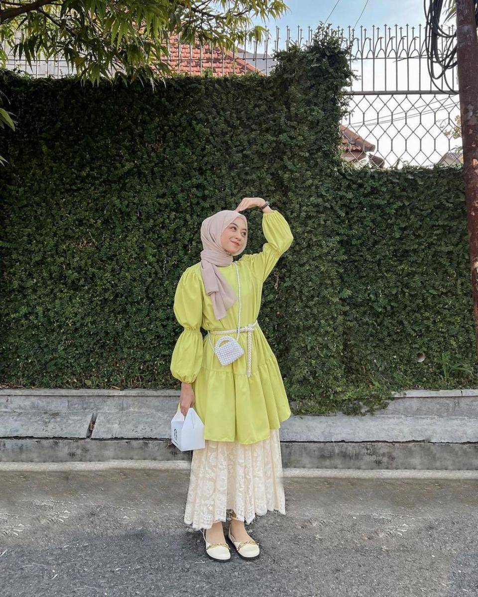 OOTD kondangan pakai rok ala selebgram Meirani Amalia Putri (instagram.com/meiraniap)