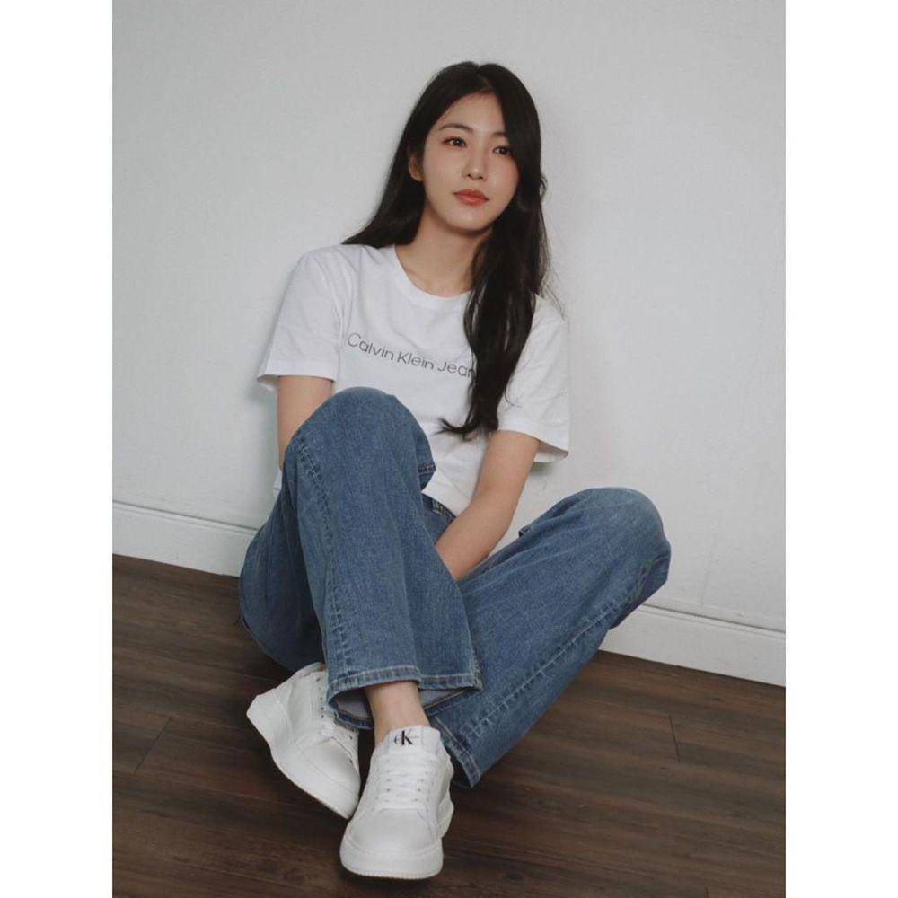 inspirasi outfit buat hangout ala aktris Korea (instagram.com/__shinyeeun))