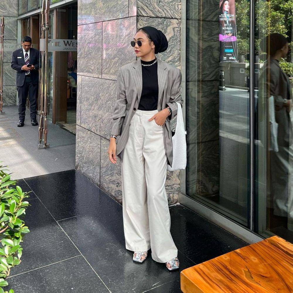 inspirasi gaya formal ala Sherly Rumamby (instagram.com/sherlyrumamby)