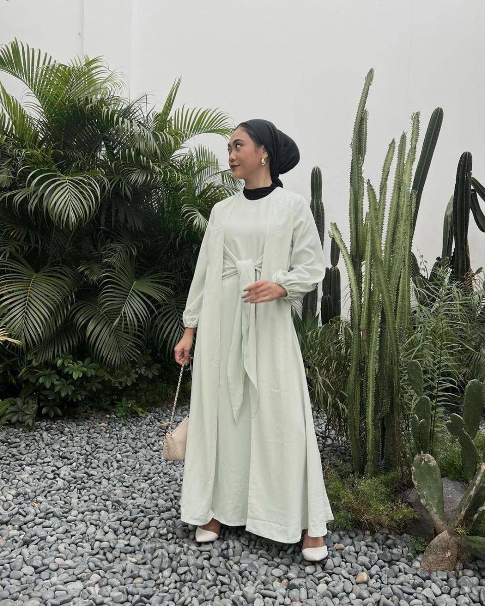 inspirasi gaya formal ala Sherly Rumamby (instagram.com/sherlyrumamby)