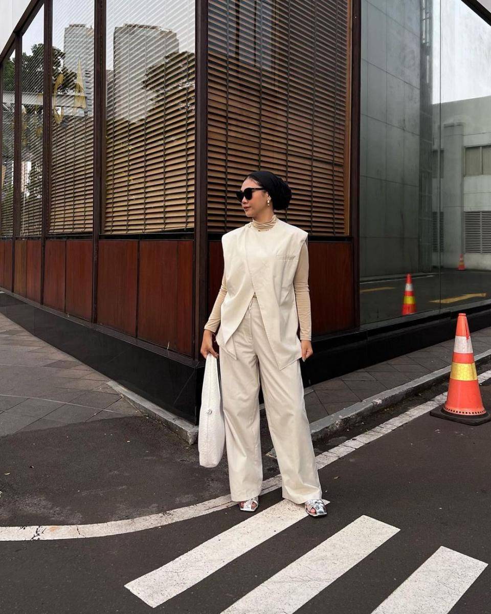 inspirasi gaya formal ala Sherly Rumamby (instagram.com/sherlyrumamby)