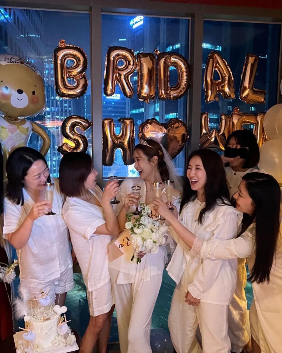 potret bridal shower Lee Da Hae (instagram.com/soo_ah_0817)