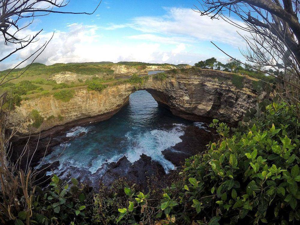 Broken Beach, Nusa Penida (commons.wikimedia.org/Haryanti)